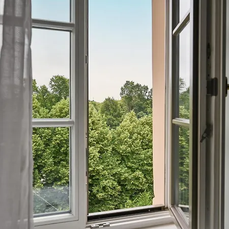 & Modern 2bdrm *