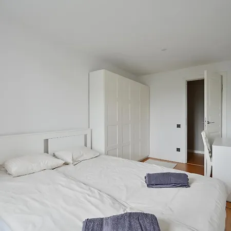 & Modern 2bdrm * Riga