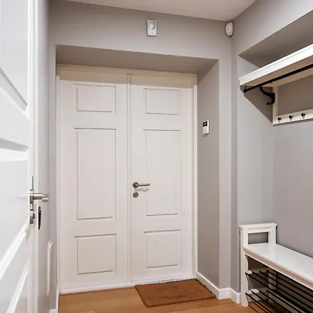 & Modern 2bdrm