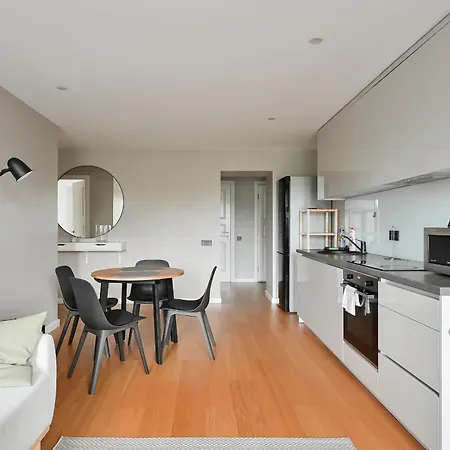 & Modern 2bdrm *