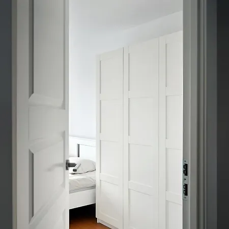 & Modern 2bdrm