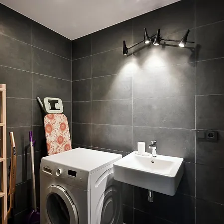 & Modern 2bdrm * Riga