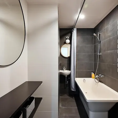 & Modern 2bdrm Riga