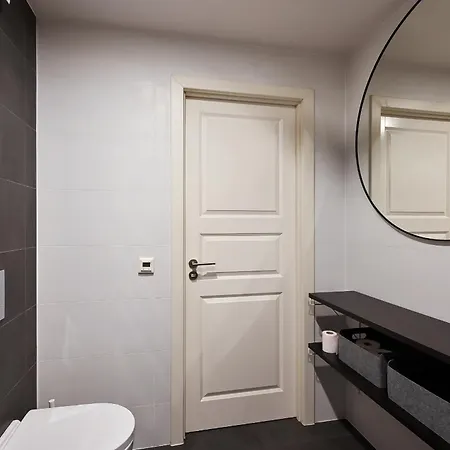 & Modern 2bdrm * Riga